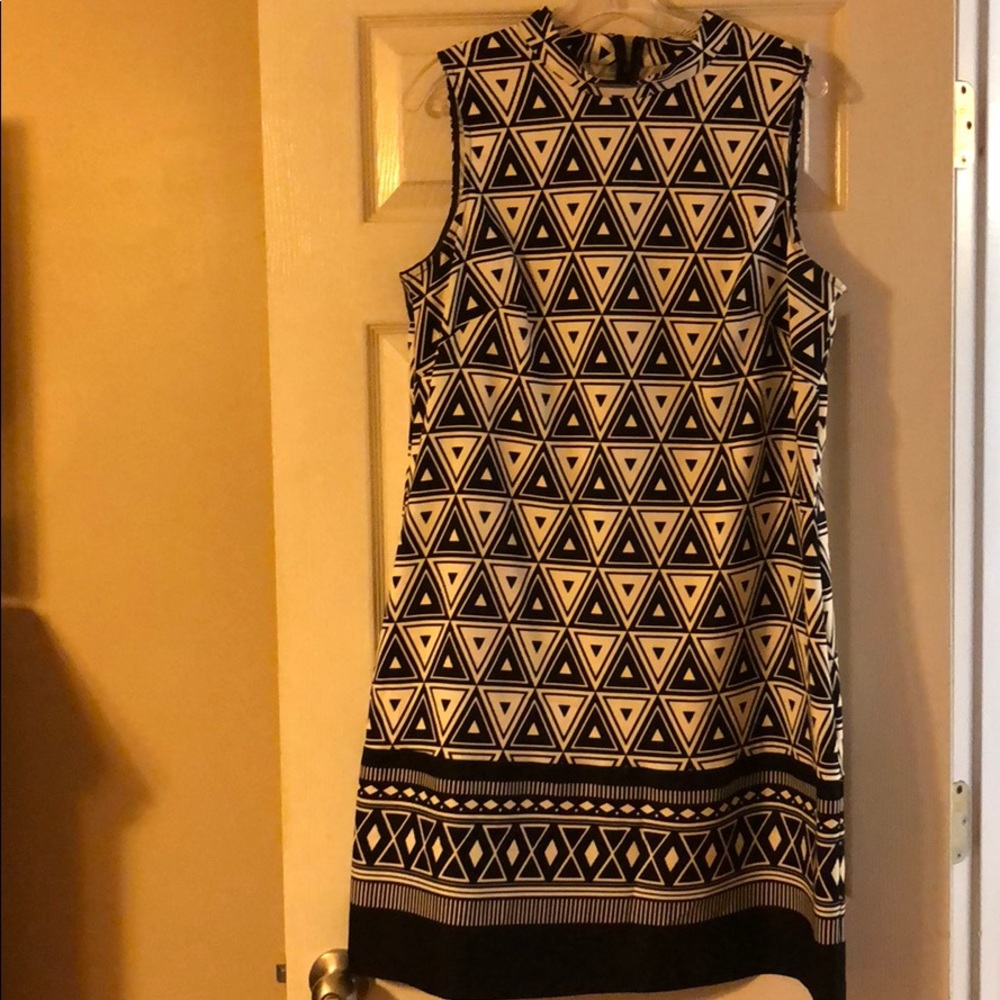 Black and white sleeveless sheath dress